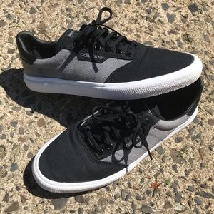 Adidas sneakers (casual/skate style)